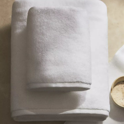 TOALHA BANHO ALGODÃO EXTRASSUAVE (700 GXM²)