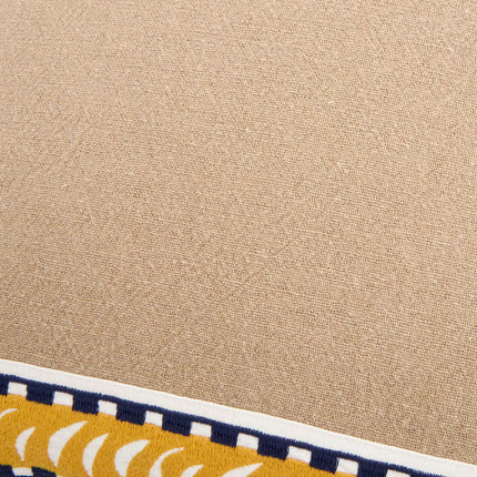 Almofada Decorativa com Bordado de Rebordo Decorativo