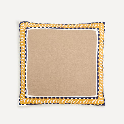 Almofada Decorativa com Bordado de Rebordo Decorativo