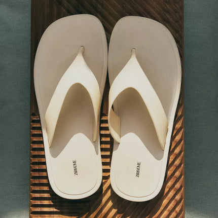 CHINELO RASO EFEITO DE CAUCHO