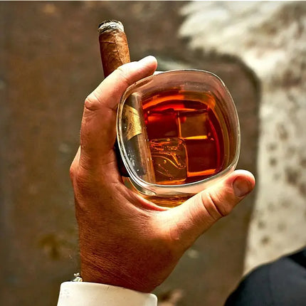 Copo de uísque com suporte para charutos
