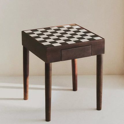 MESA AUXILIAR TECA TABULEIRO XADREZ MÁRMORE