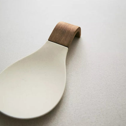 POUSA-COLHER MADEIRA SILICONE