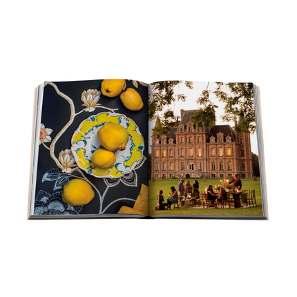 Livro de capa dura revestida a seda, Château Life. 304 páginas, 180 ilustrações.