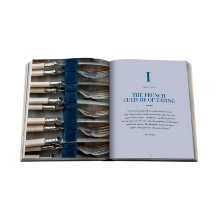 Livro de capa dura revestida a seda, Château Life. 304 páginas, 180 ilustrações.