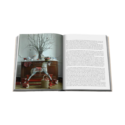 Livro de capa dura revestida a seda, Château Life. 304 páginas, 180 ilustrações.