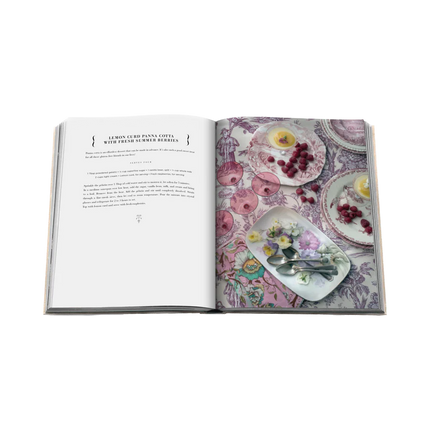 Livro de capa dura revestida a seda, Château Life. 304 páginas, 180 ilustrações.