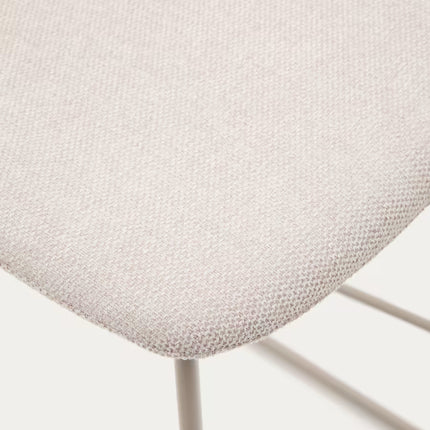 Banco alto Zahara bege e aço com acabamento bege altura 65 cm FSC 100%