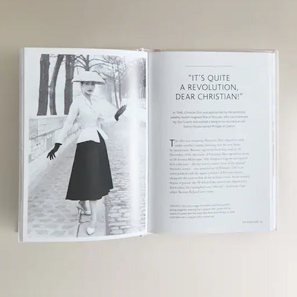 LIVRO 'THE LITTLE BOOK OF DIOR'