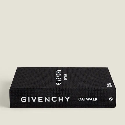 LIVRO CATWALK GIVENCHY