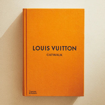 LIVRO CATWALK LOUIS VUITTON