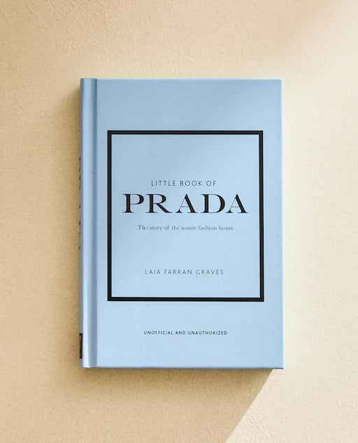 LIVRO 'THE LITTLE BOOK OF PRADA'