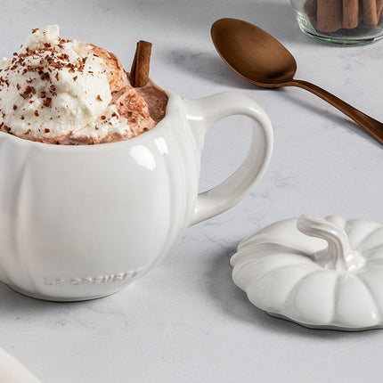 Caneca com design de abóbora em cerâmica