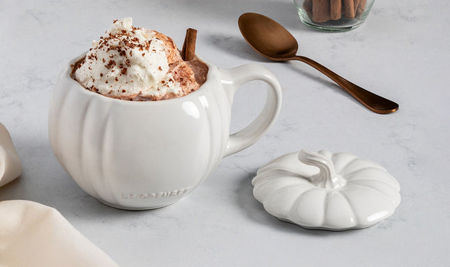 Caneca com design de abóbora em cerâmica