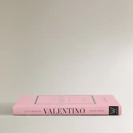 LIVRO 'THE LITTLE BOOK OF VALENTINO'