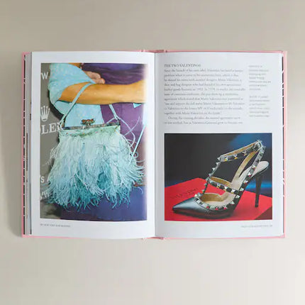 LIVRO 'THE LITTLE BOOK OF VALENTINO'