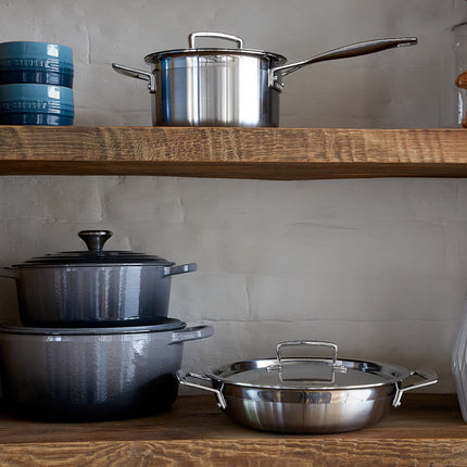 Caçarola baixa com tampa de aço inoxidável signature Le Creuset