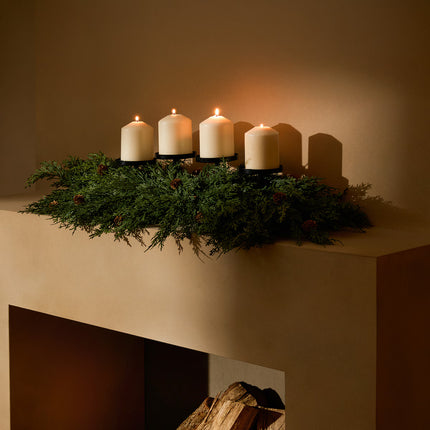 Centro de Mesa com Porta-Velas Cipreste e Pinhas Natal